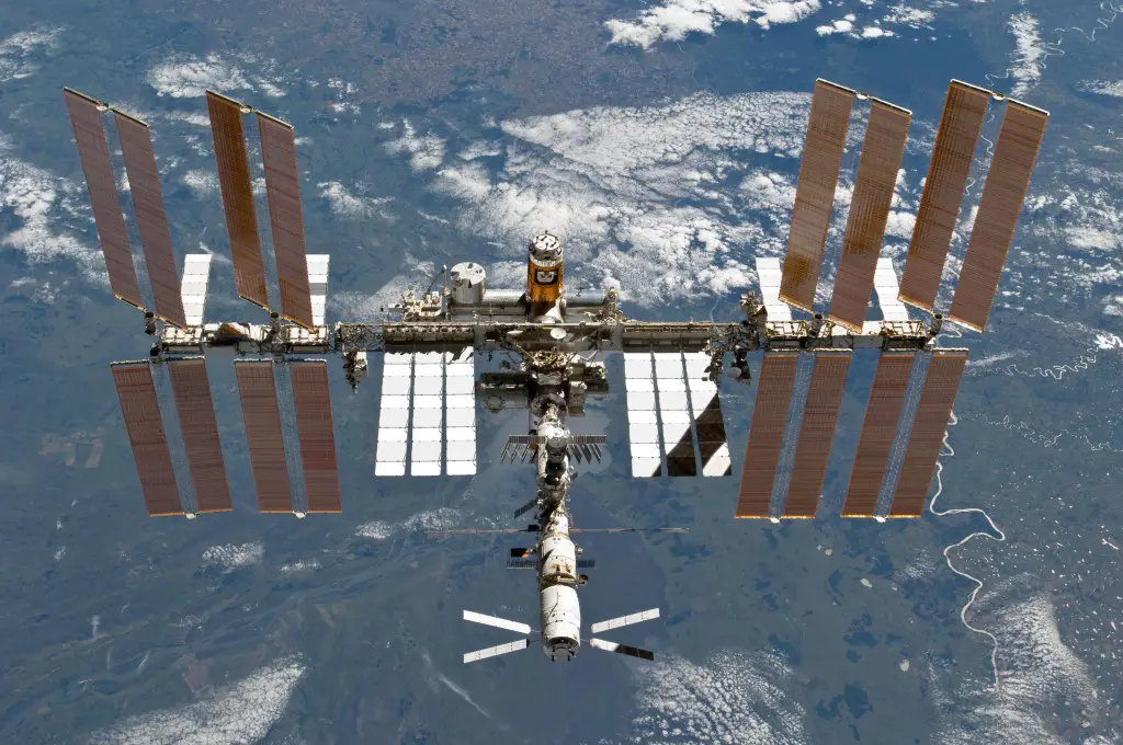 amazing Internet facts. International Space Station has faster Internet than Australia