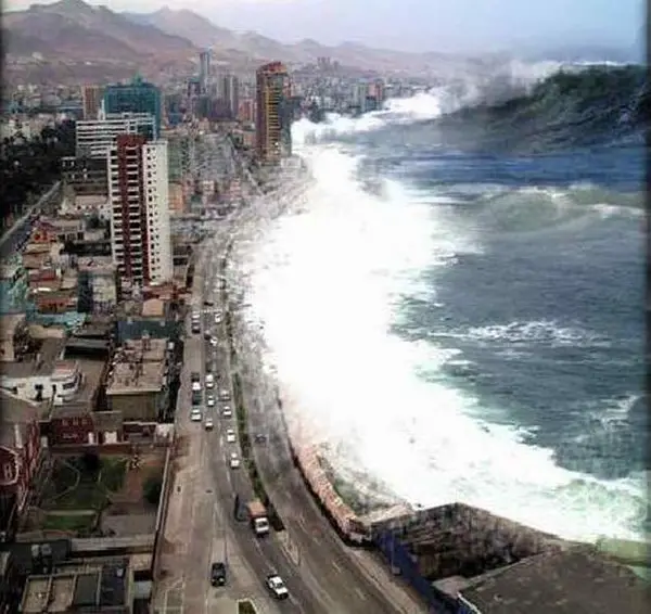 This is a hoax photos of the 2004 Tsunami in Thailand