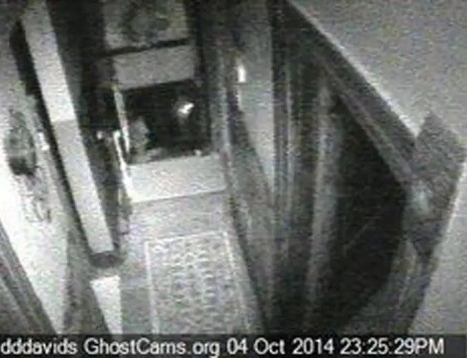 One of many paranormal webcams in Dddavid's haunted house